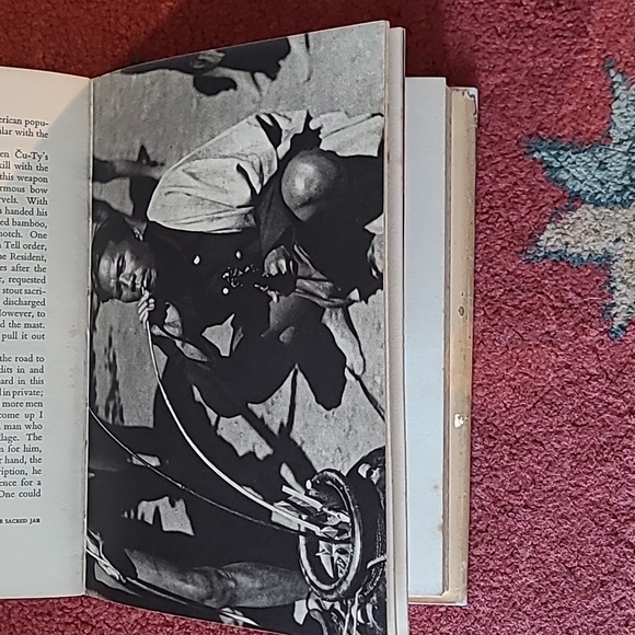 A DRAGON APPARENT TRAVELS IN INDO-CHINA BY NORMAN LEWIS - Picture 7 of 16